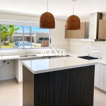 Casa en Barrio Santa Juana - Venta o Alquiler