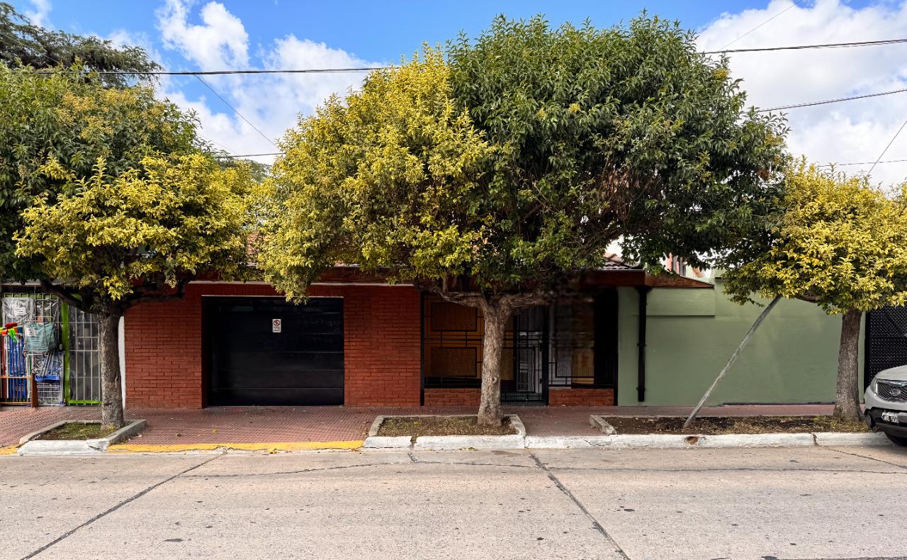 Venta Casa 4 Ambientes y Monoambiente con Cocheras Jardín Parrilla en Villa Celina - Principal