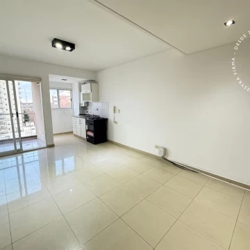 APTO CRÉDITO - Departamento en venta de 2 ambientes con balcón - Caseros Centro
