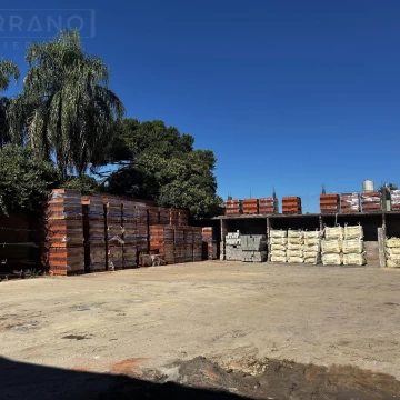 Venta Galpón con local, oficinas y terreno. 1200 m en Jose Leon Suarez