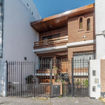 Venta Chalet en Belgrano R | Lote Propio, Jardín y Cochera Doble