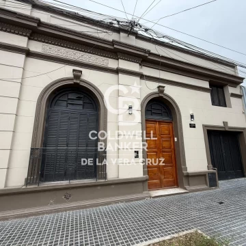 CASA DE ESTILO EN BARRIO FOMENTO 9 DE JULIO