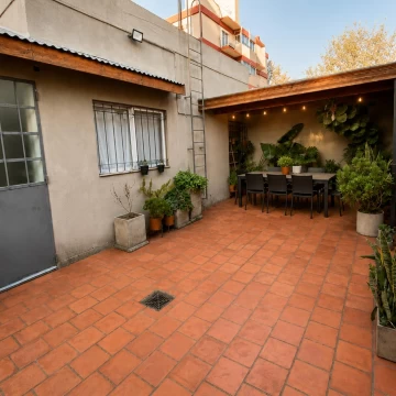 EXCELENTE PH A RECICLAR 2 plantas con patio y terraza
