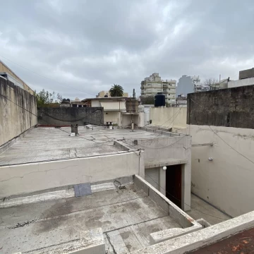 VENTA – PROPIEDAD MULTIFAMILIAR CON 2 PH EN MONTE CASTRO