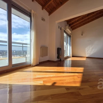 Departamento en Villa Ballester - Venta - Tres Ambientes mas escritorio - Cochera - Céntrico.