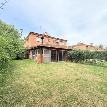 VENTA Casa 4 amb con jardin en Pilar