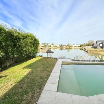 Casa 5 AMB en VENTA, Santa Isabel 1. 