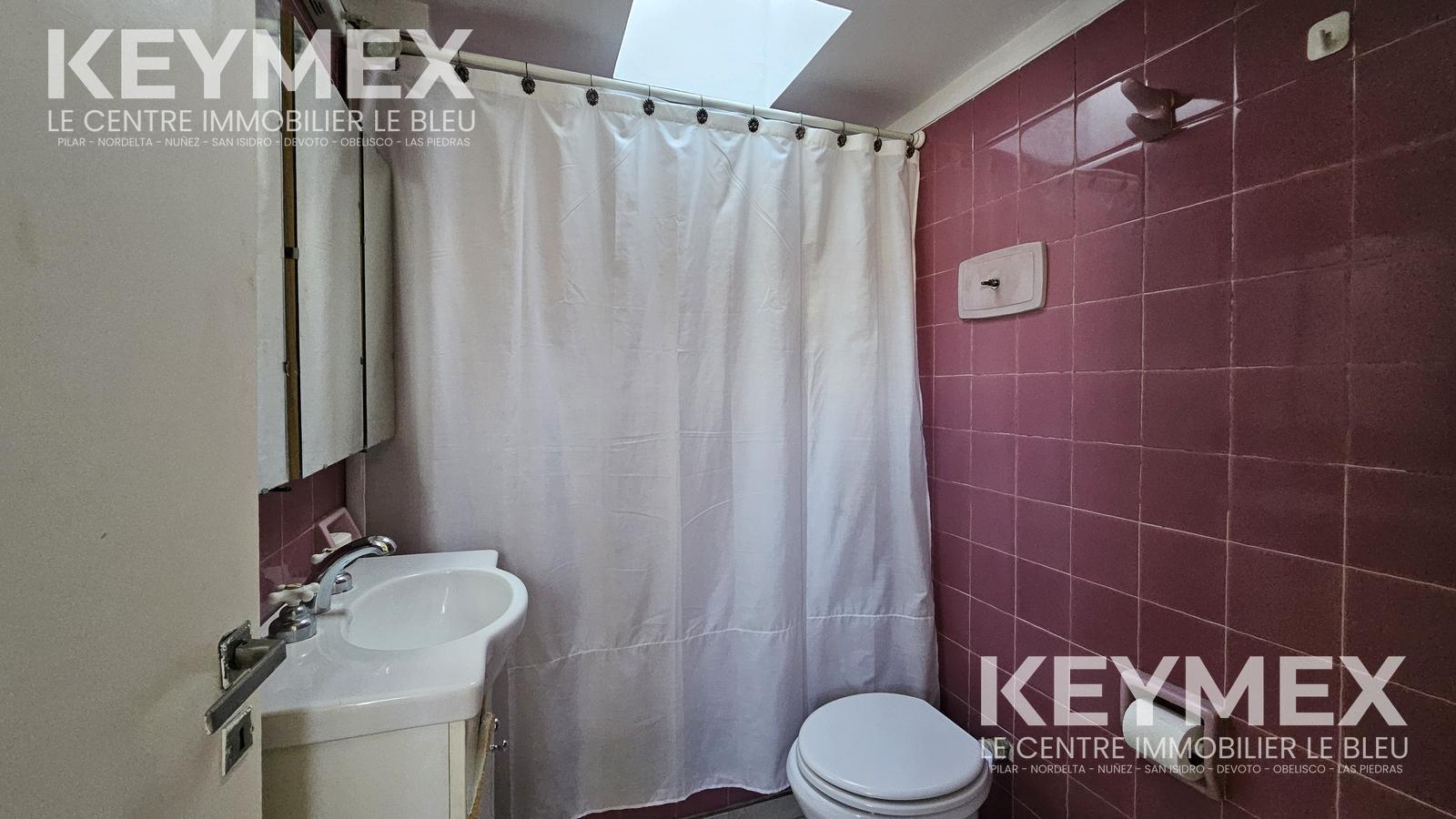 P.A.: baño con luz natural