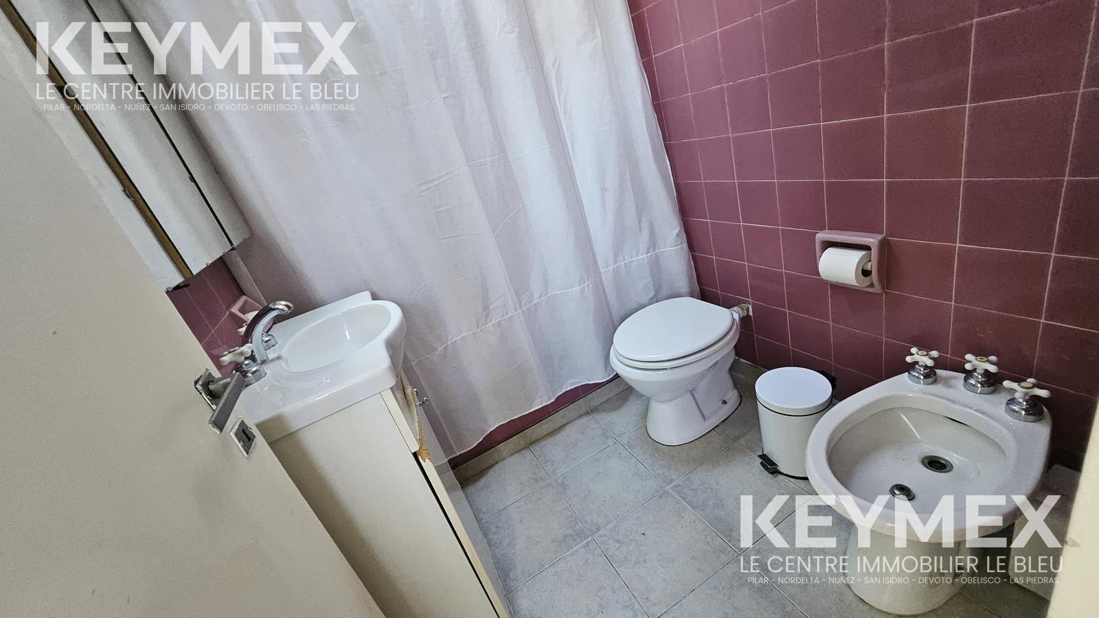 P.A.: baño con bañera
