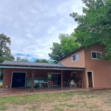 LDO. Venta Casa 4 ambientes   1 ambiente exterior Pileta Lote 2316m2 Barrio Los Pinos