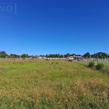 Venta Lote Terreno 1500 m2 con mejoras Parque Robles, Exaltacion de la Cruz