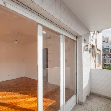VENTA-  DEPARTAMENTO 3 AMBIENTES - MUY LUMINOSO - BALCÓN - PARQUE CENTENARIO  - CABALLITO