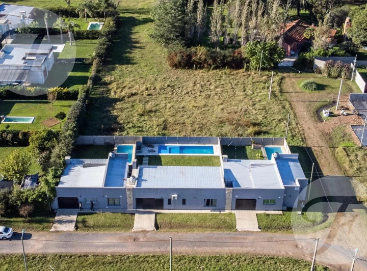 Gran oportunidad de Inversión - Tres Casas con Piscina en Venta - Alta Rentabilidad