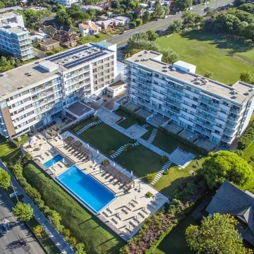 Hermoso apartamento de dos ambientes sobre Rambla Costanera de Colonia