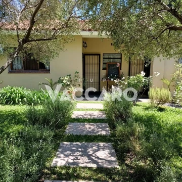 Casa en Venta 3 o 4 ambientes en Ituzaingo Norte