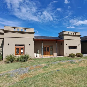 LDO Venta Casa 4 amb Pileta Cuarto exterior Lote 1875m2 El Remanso, Exaltacion de la Cruz