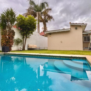 Venta Casa de 4 ambientes, pileta, jardin y parrilla, Martinez