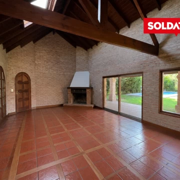 Casa en venta en El Estribo - cuarto en planta baja - hermoso jardín