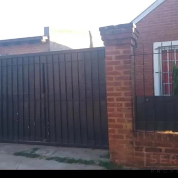 venta casa 4 ambientes en el Centro de Cañuelas. Apto credito