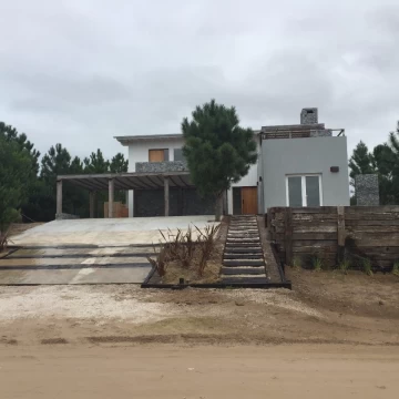 Casa Alq. Temporario en Golf Costa Esmeralda