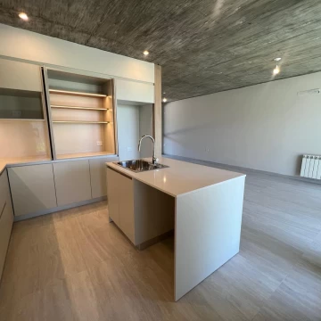 Exclusivo Duplex con Detalles de Categoria en Terrazas de Manantiales