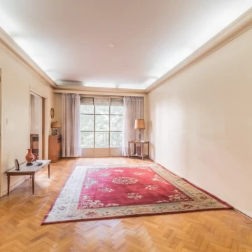 Venta - Semipiso con balcón y baulera - Edif. de Categoría - Almagro