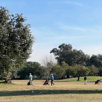 CASA EN COUNTRY GOLF "EL SOSIEGO"- 4 DORMITORIOS -AMPLIO JARDIN y PILETA