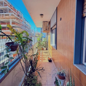 Venta departamento 3 ambientes balcón cochera fija dependencia Recoleta