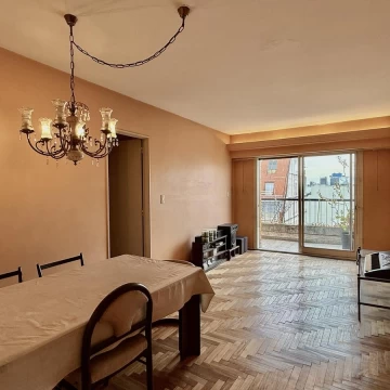 Venta Departamento 4 Ambientes Balcón y Baulera en Caballito