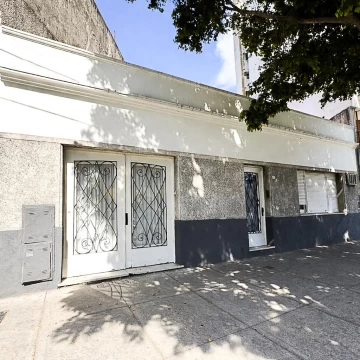 VENTA CASA 4 AMBIENTES COCHERA LA PATERNAL