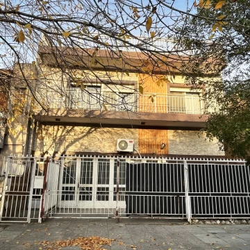 VENTA 421 m²  GALPÓN, LOGÍSTICA, DEPÓSITO Y TALLER TEXTIL OFICINAS Y VIVIENDA  PARQUE AVELLANEDA