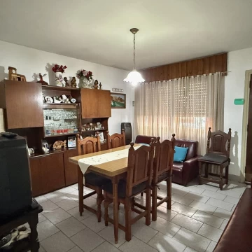 VENTA CASA 3 AMBIENTES PATIO PARRILLA COCHERA 2 BAÑOS MORENO