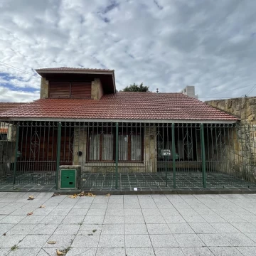 Venta Casa Impecable 4 dormitorios, garage, quincho y jardin. Mar del Plata