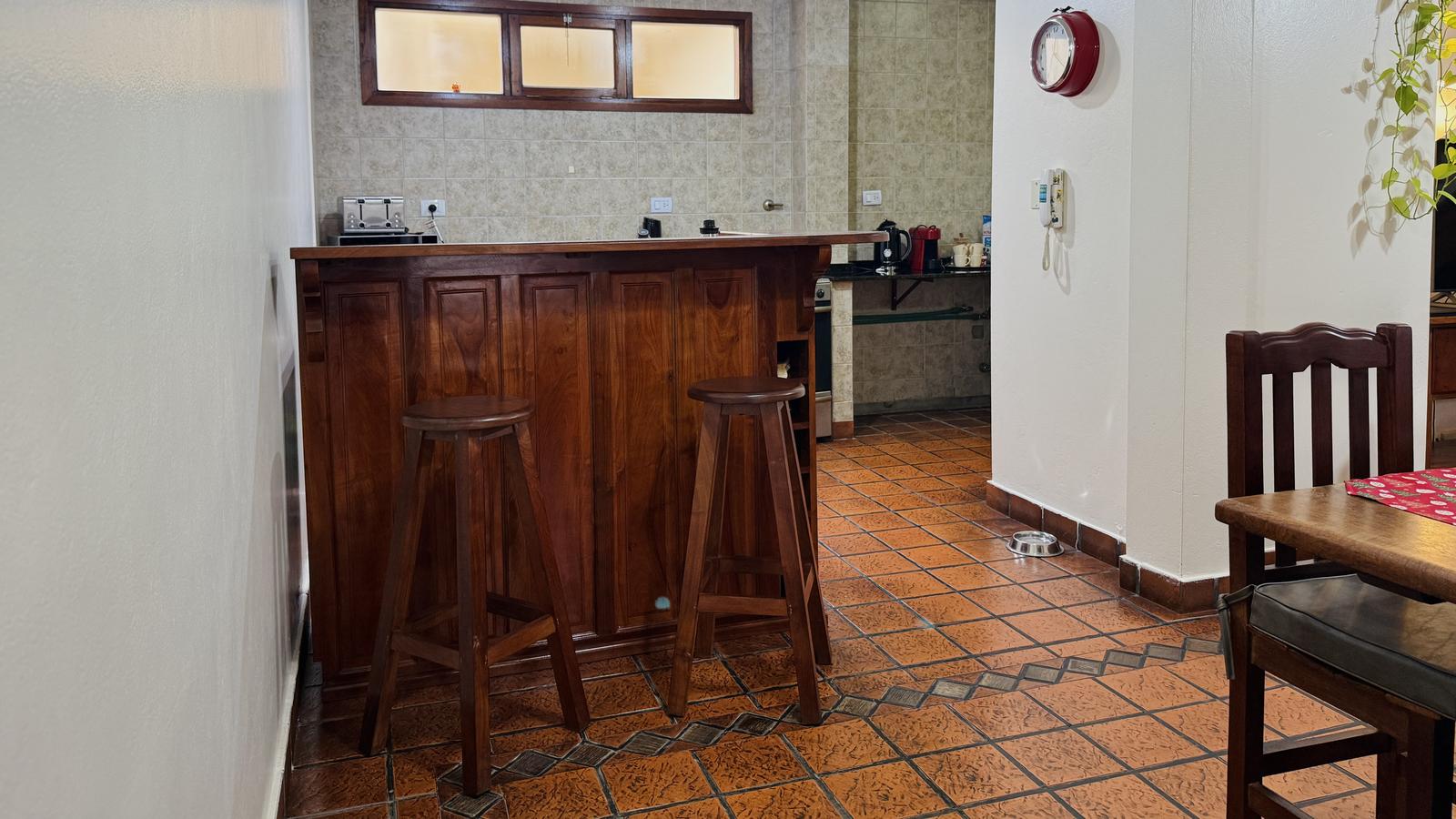barra desayunadora y cocina