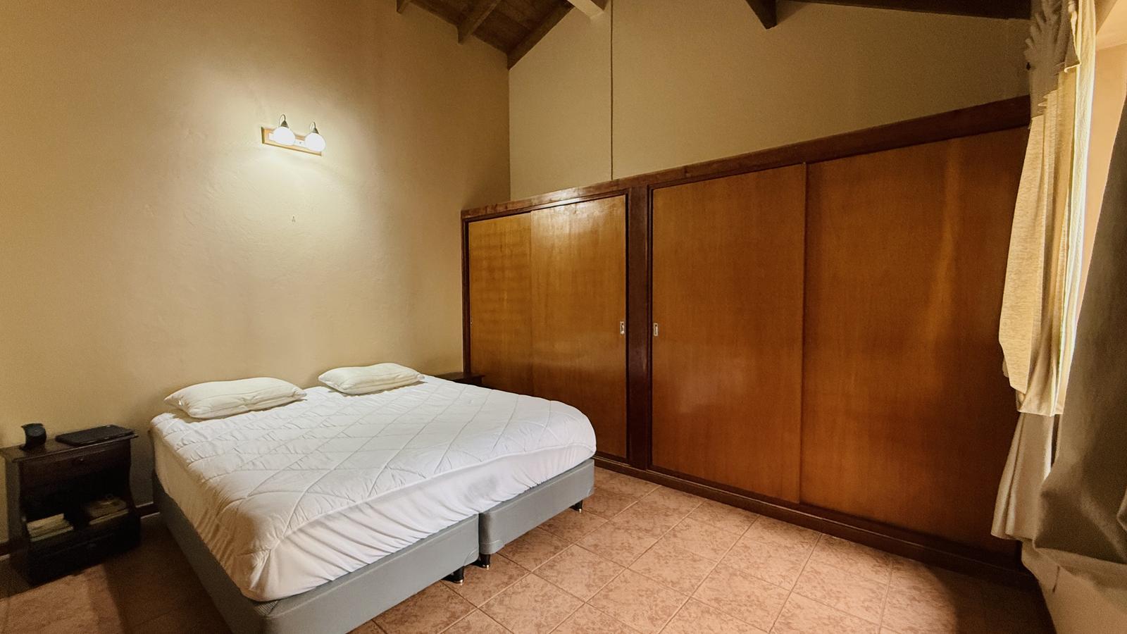 Habitación principal con placard empotrado