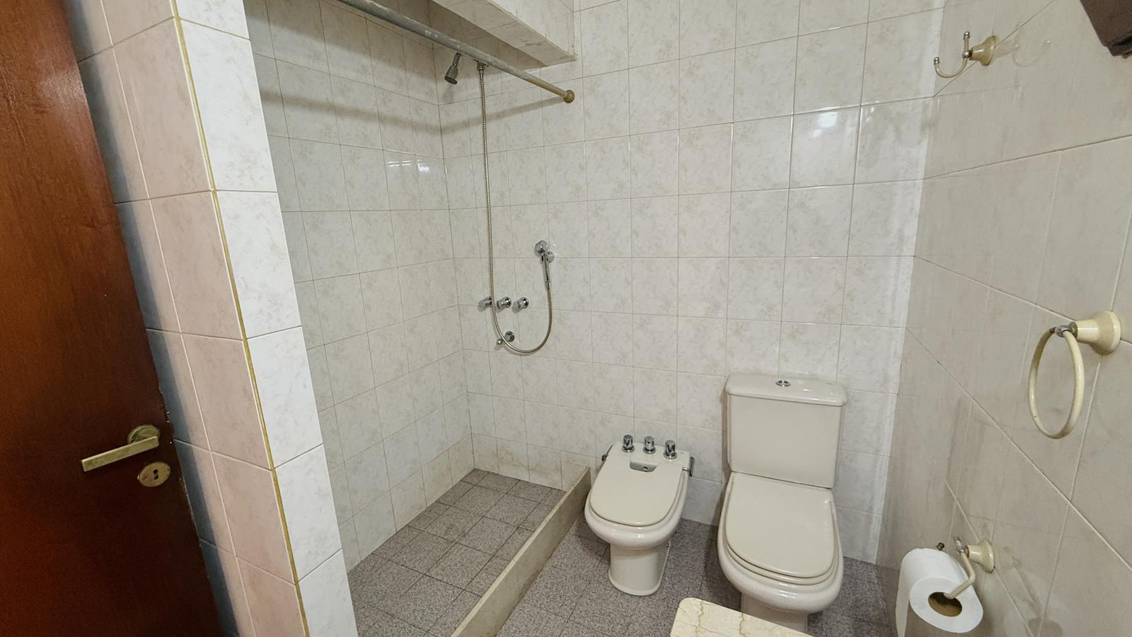 baño completo de la segunda vivienda