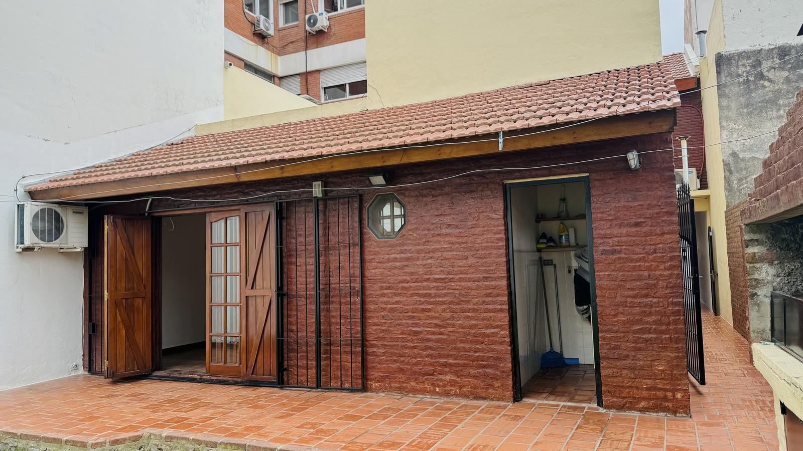 vista a parte trasera de la segunda vivienda