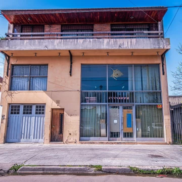 VENTA DE PH EN 1 PISO EN LOMAS DE ZAMORA.
