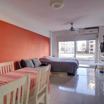 Venta departamento monoambiente balcon Boedo.