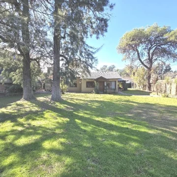 CASA VENTA INGENIERO MASCHWITZ s/TERRENO 1400 mts EXC. UBIC. PASEO MENDOZA