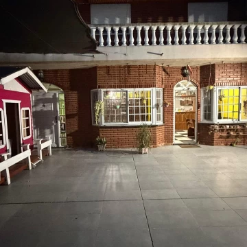 VENTA CASA 5 AMBIENTES GALPON  2 DUPLEX en Ezpeleta Oeste