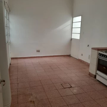 Casa , Avenida Principal, zona estación. 