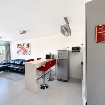 Venta monoambiente divisible amueblado balcon cochera full amenities Puerto Madero