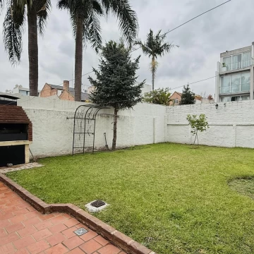 VENTA DE CASA 4 AMBIENTES SOBRE LOTE PROPIO PATIO PARRILLA COCHERA DEPARTAMENTO DEVOTO