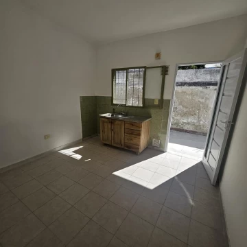 Departamento en alquiler, Villa Mercedes-San Luis. Todos los servicios. Ideal para estudiante o persona sola.