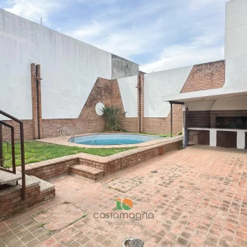 Casa en venta de 3 dormitorios con pileta en General Paz
