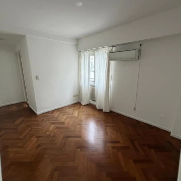 Departamento en alquiler en Recoleta. Living comedor 1 dormitorio 1 baño Contrafrente luminoso