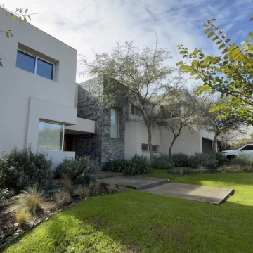 Casa de 3 dormitorios en venta en Santina Norte - Magnífica calidad