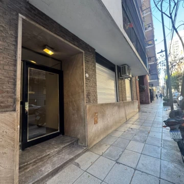 APTO CREDITO Depto 2 ambientes bajas expensas con patio en venta en Belgrano
