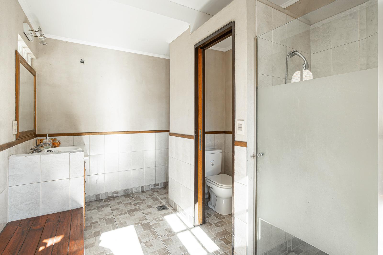 Baño del quincho con ducha